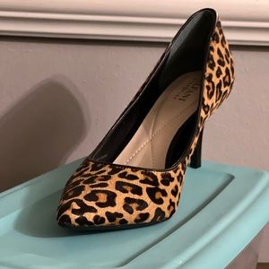 | Modern Pointy Toe Mid Height Stiletto Pump Square Topline 8M